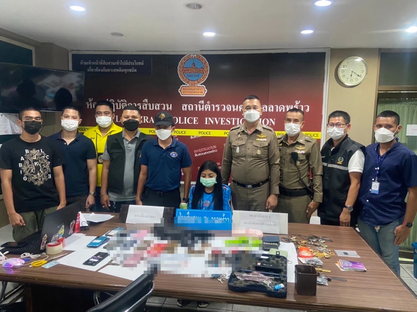 ระทึก ชุดหนุมานขนกำลังล้อมจับ "ซ้อฟ้า" เมียเอเย่นต์ยารายใหญ่ (มีคลิป)