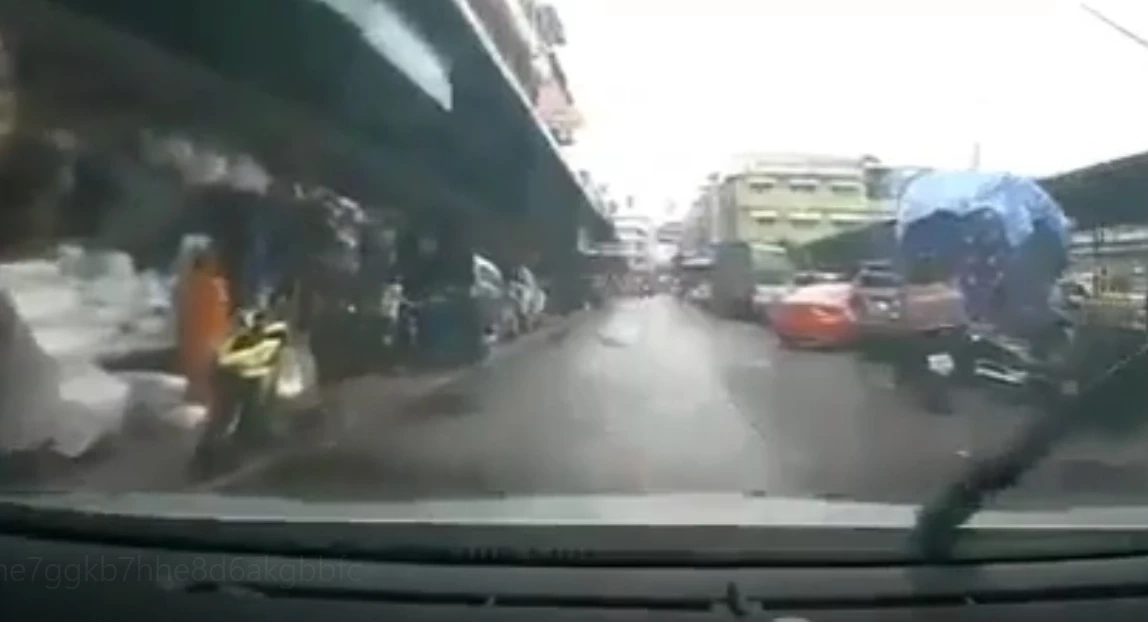 สาวแค้น โดนแฟนหนุ่มด่าทอ รัวยิง 4 นัด ดับกลางตลาดสี่มุมเมือง