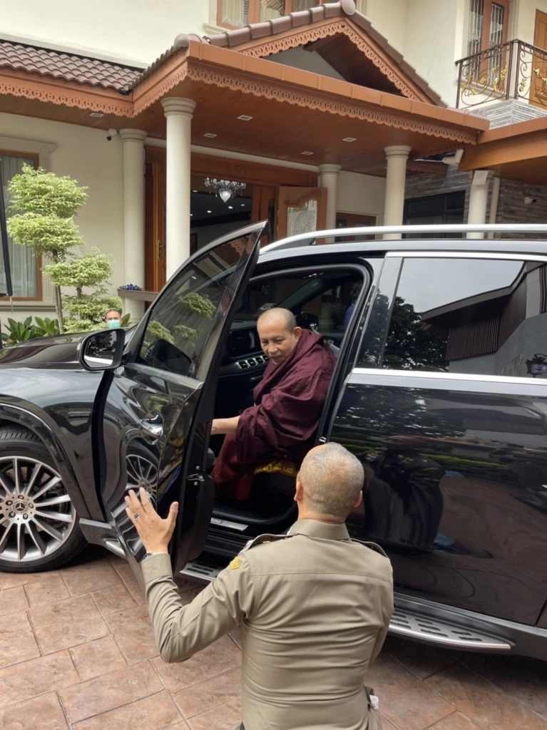 ครูบาบุญชุ่ม กลับเชียงรายแล้ว หลังหายอาพาธ ขอนั่งรถกลับเพื่อโปรดญาติโยม