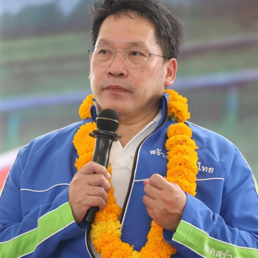 อุตตม สาวนายน  อดีตรมว.คลังและหัวหน้าพรรคสร้างอนาคตไทย