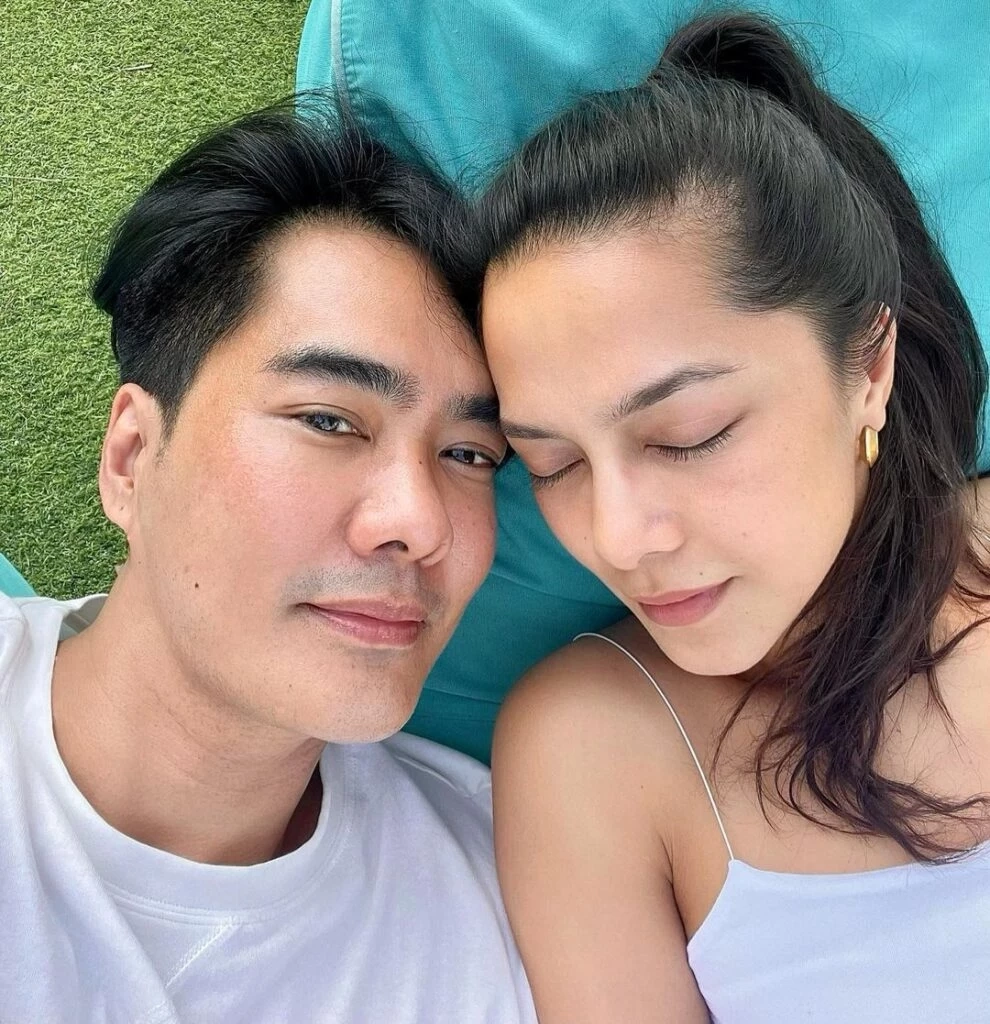 รักไม่ต้องการเวลา “เคลลี่” หวาน “พลอย” คบ 9 เดือน สวมแหวนหมั้นพร้อมแต่ง