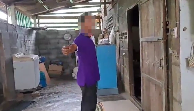 นายสมบัติ สาคุณ อายุ 63 ปี พ่อผู้บาดเจ็บ 