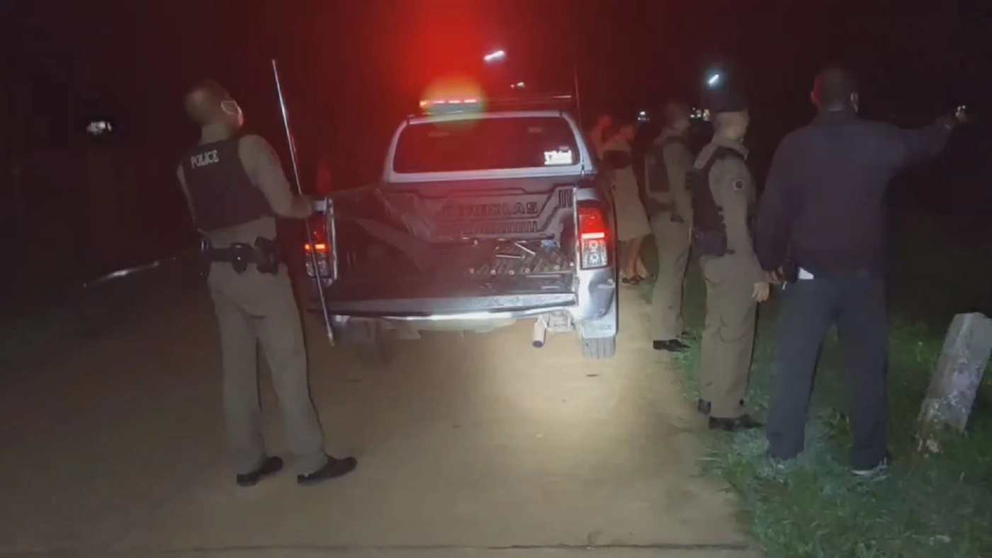 หนุ่มเสพยาบ้าผสมกัญชาหลอนวิ่งลงน้ำหนีตร. อ้างของขึ้นสักเทพเซียน