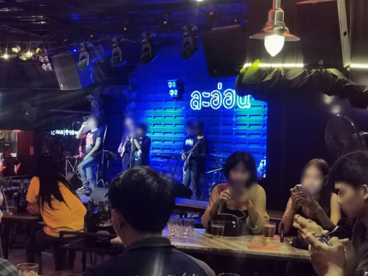 บุกจับ “ละอ่อน” ผับลับกลางเมืองแก่งคอย ไม่มีใบอนุญาต เด็กมั่วสุมเพียบ