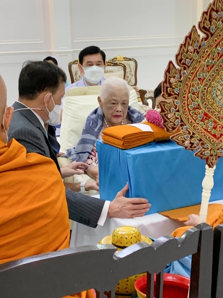 ปีติ สมเด็จพระบรมราชชนนีพันปีหลวง ทรงบำเพ็ญพระราชกุศล วันเฉลิมพระชนมพรรษา