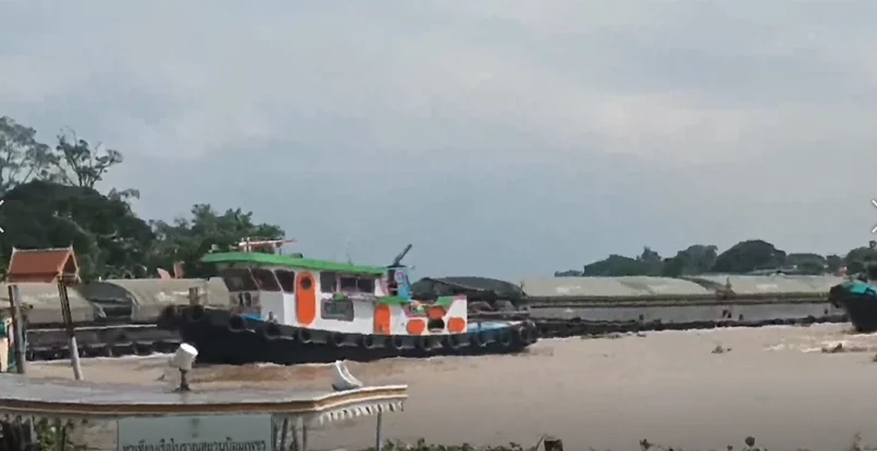 เรือโต่งดึงเรือบรรทุกสินค้าเกือบพุ่งชนโป๊ะ หวั่นซ้ำรอยเรือล่มปี 64