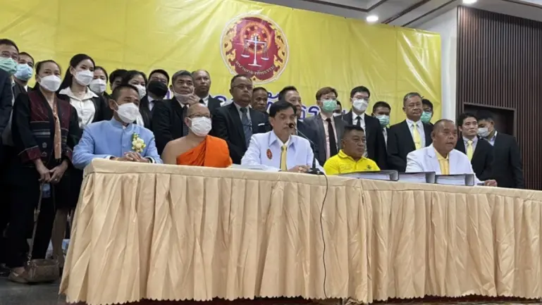 ทนายอนันต์ชัย พาหลวงพ่อวัดสุทธิวราราม แจงปมยักยอกเงินวัด 95 ล้าน