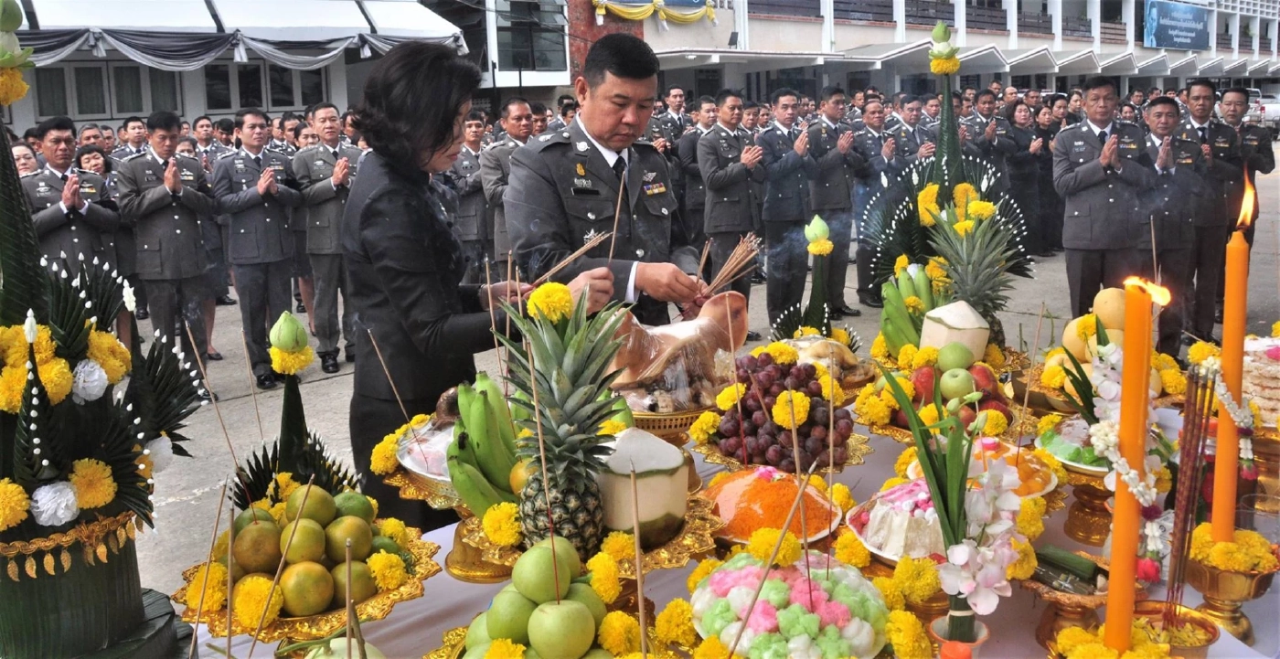 พล.ต.ท.ดำรงศักดิ์ เมื่อครั้งรักษาราชการแทน ผบช.ภ.3 นำข้าราชการตำรวจในสังกัด ร่วมประกอบพิธีบุญเนื่องในวันตำรวจ