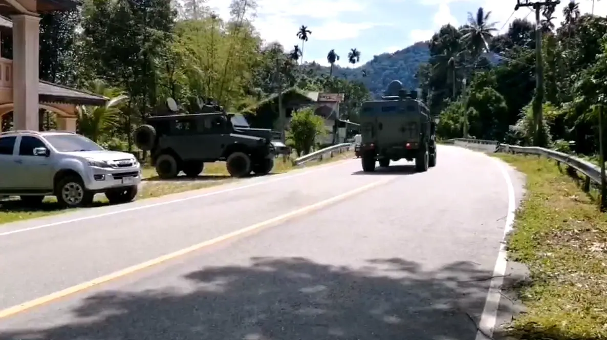 จนท. ปะทะเดือดโจรใต้บนเทือกเขานราธิวาส ทลายที่พักยึดปืนและไปป์บอมบ์