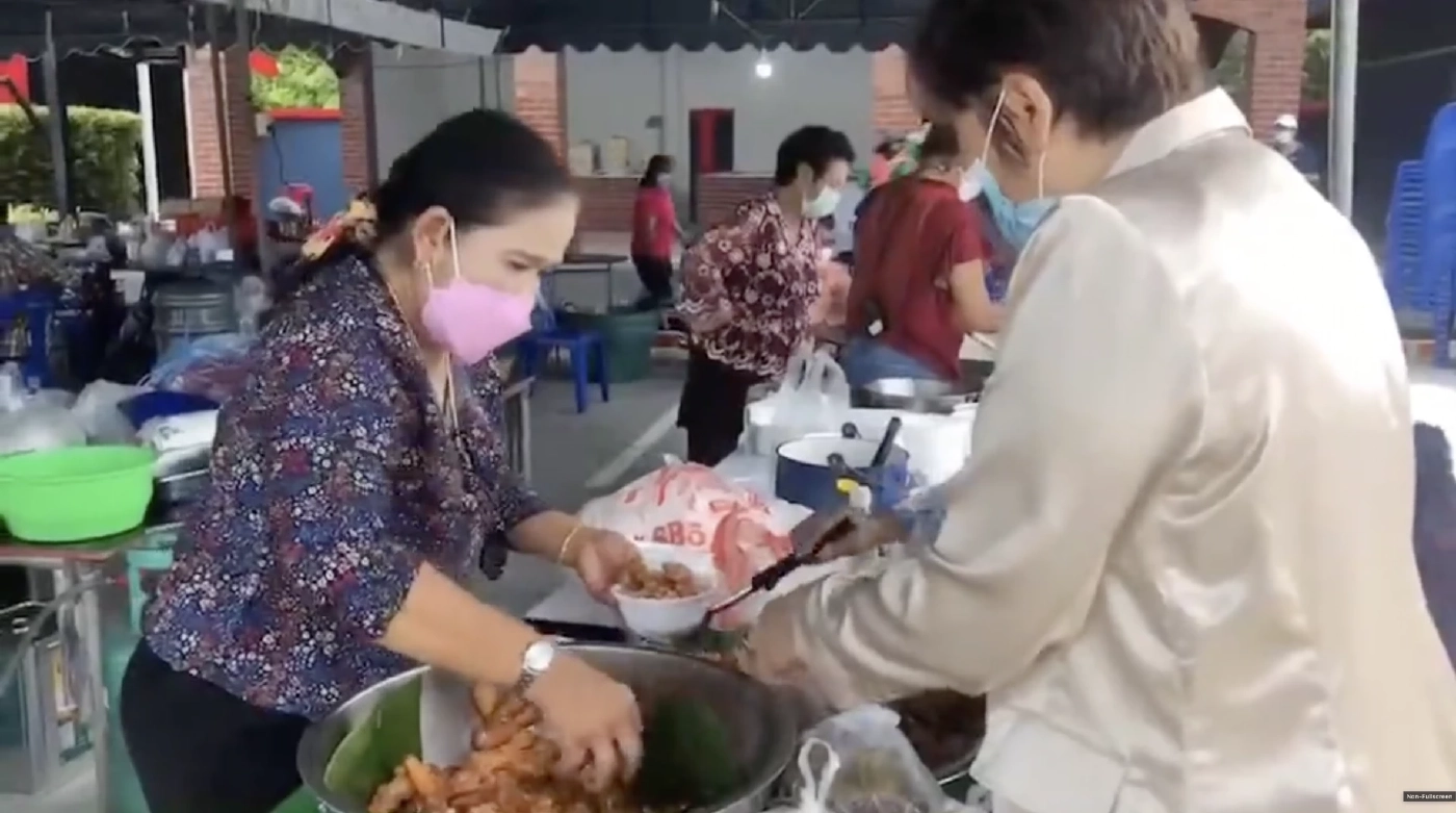 แถวยาวเหยียด!! ปั๊มน้ำมันระยอง ฉลองสาขาใหม่ ลดราคาลิตรละ 1 บาท เติม 200 ฟรี 200