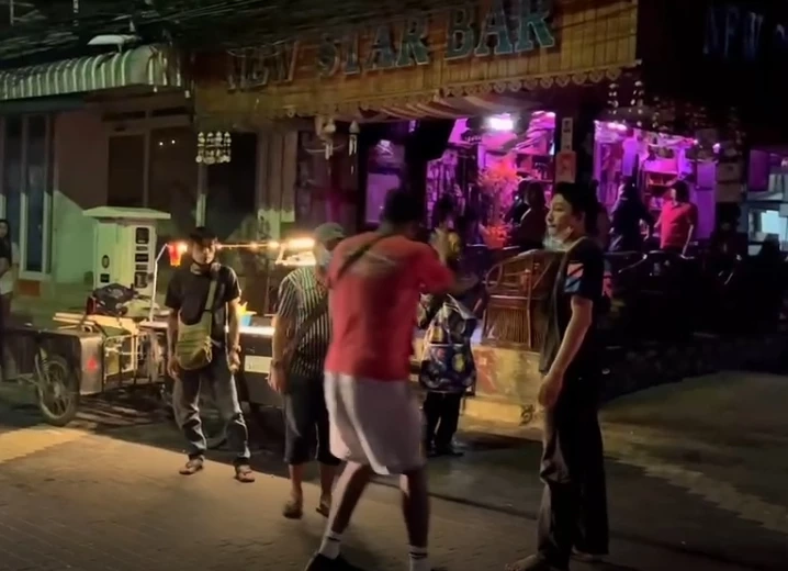 เถื่อน "พ่อค้าแม่ค้าพัทยา" เดือด “นทท.ต่างชาติ” กินไม่จ่าย ซัดกันนัวกลางถนน