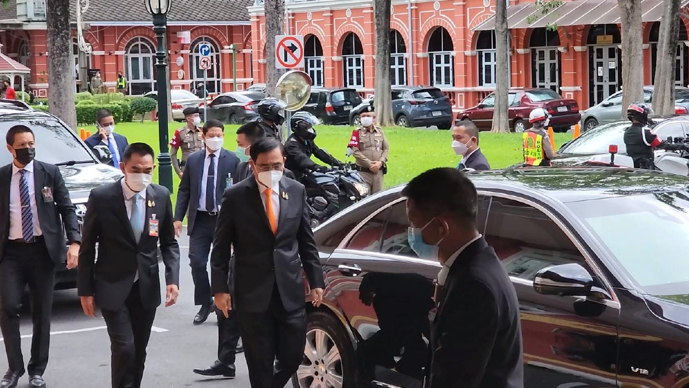 นายกฯ เมินตอบกระแสข่าว "บิ๊กป้อม" ดีล เพื่อไทยล่มสภาฯ แลกสูตรหาร 100