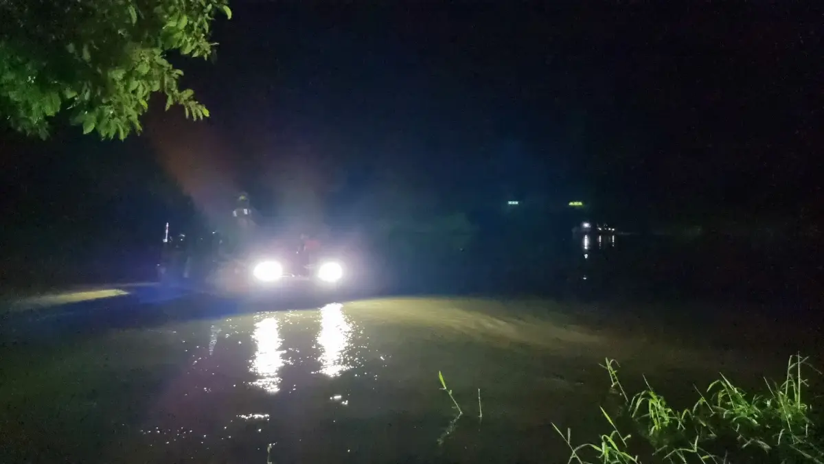 ระทึก “เรือเร็วกึ่งสปีดโบ๊ต” ชน “เรือหางยาว” กลางแม่น้ำบางปะกง สูญหาย 1