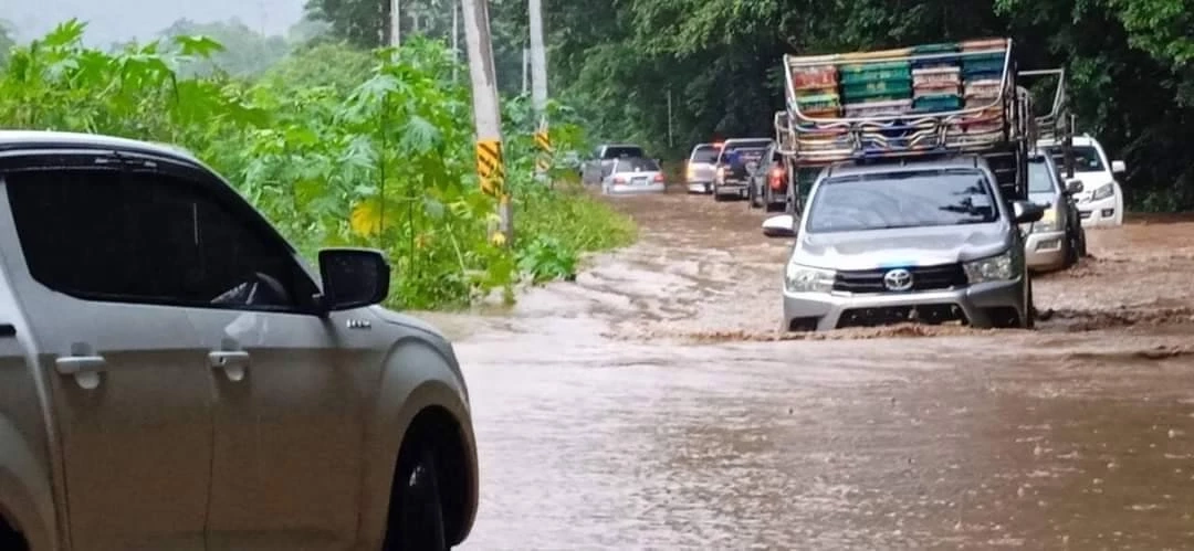 ฝนถล่ม น้ำแม่แจ่มเชียงใหม่ ล้นท่วม ถ.เชียงใหม่ - แม่ฮ่องสอน 1.2 เมตร (มีคลิป)