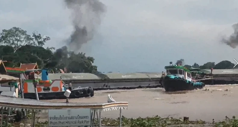 เรือโต่งดึงเรือบรรทุกสินค้าเกือบพุ่งชนโป๊ะ หวั่นซ้ำรอยเรือล่มปี 64