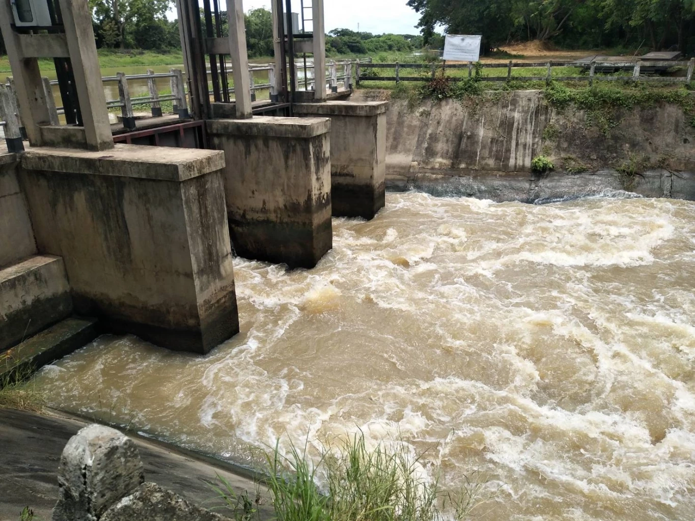 เขื่อนพิมายเร่งเดินเครื่องผลักดันน้ำเตรียมรับมือพายุลูกใหม่ 7-9 ส.ค.