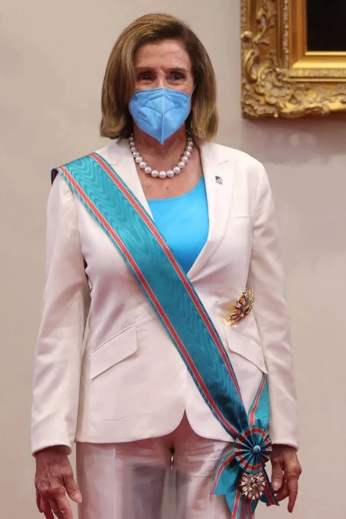 “แนนซี่ เพโลซี” รับมอบ “เครื่องอิสริยาภรณ์ขั้นสูงสุด” ของไต้หวัน