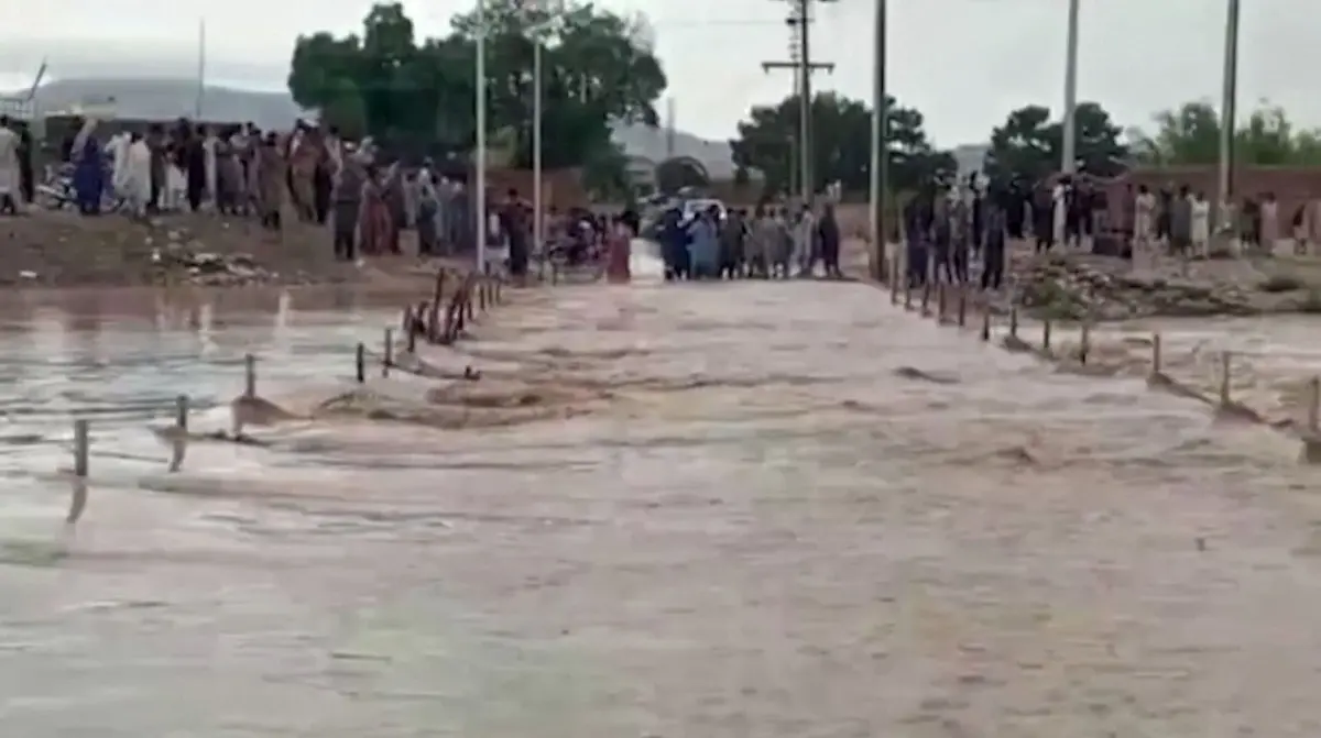 น้ำท่วมทำชาวปากีสถานเสียชีวิตแล้วกว่า 900