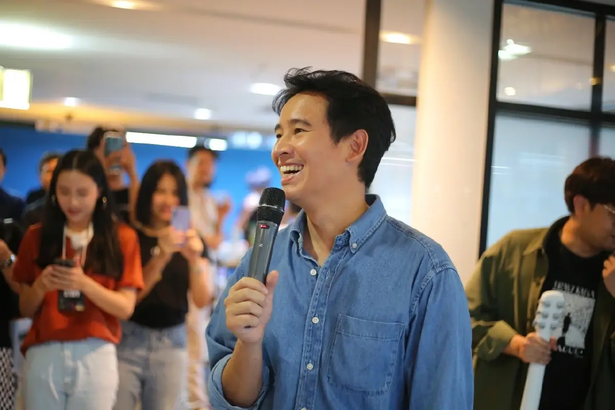 "พิธา" ขึ้นแจม "เอ้ The Voice" งาน B.A.D. Beer Fest ชูเป็นศิลปินขับเคลื่อนปชต.