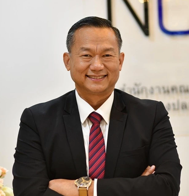 พลอากาศตรี อมร ชมเชย 