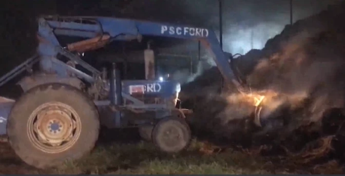 อุทาหรณ์ ใช้เครื่องพ่นยุงกำจัดรังต่อหัวเสือ พลาดไฟไหม้โกดังเก็บฟางวอด