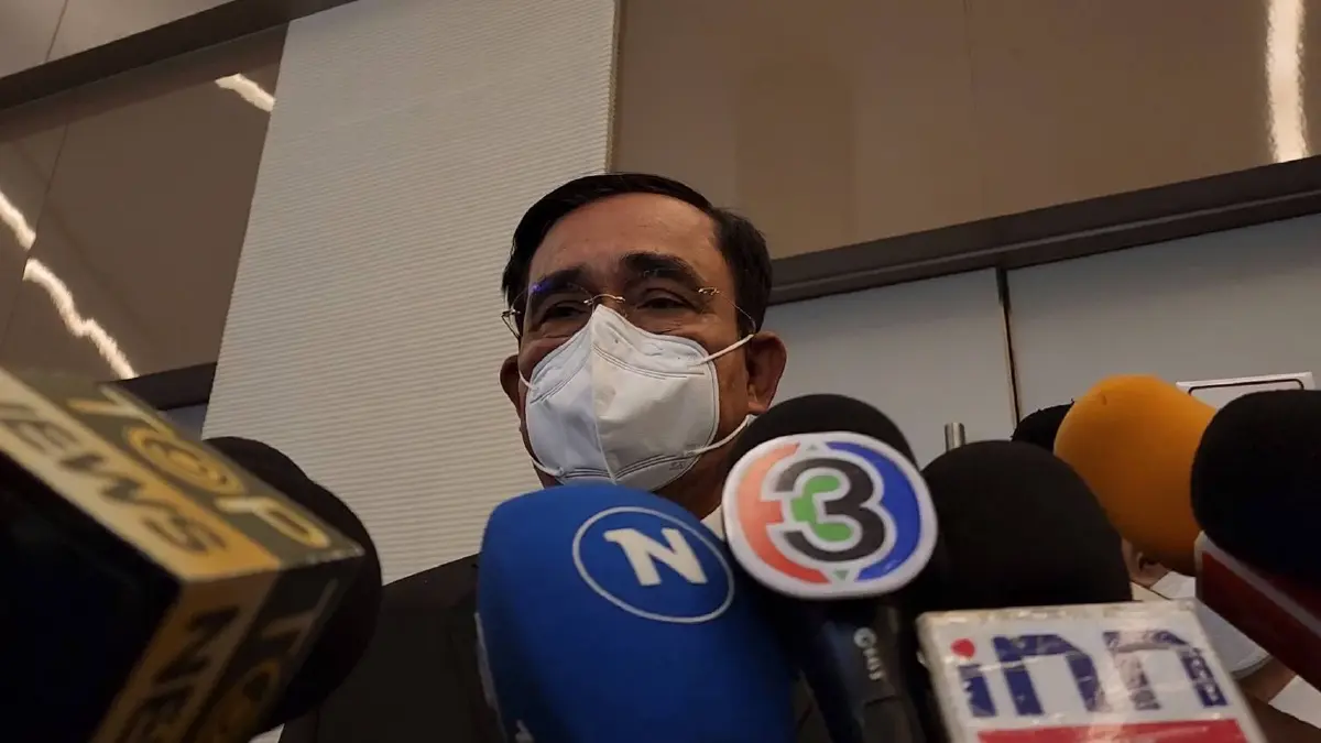 "บิ๊กตู่"โยนสื่อถามศาลรธน.ปมตีความ 8 ปี นายกรัฐมนตรี