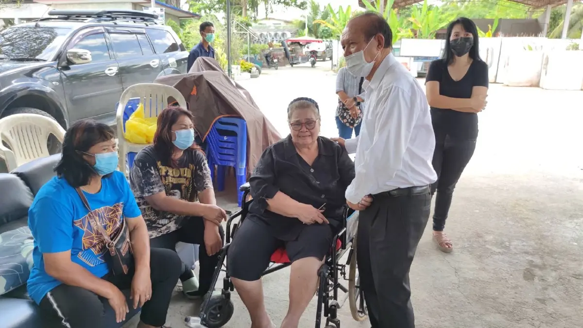 ญาติ "ทนายมานพ" จัดงานศพ หลัง ตร. จับมือปืนได้ แต่ยังไม่เผาจนกว่าคดีจะจบ