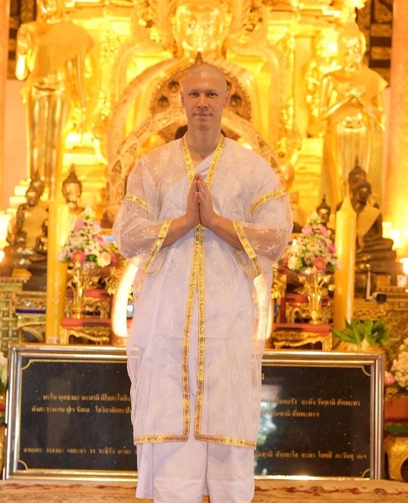 อนุโมทนาบุญ "แมทธิว ดีน" เข้าพิธีปลงผมเตรียมบวช วัดดังเชียงใหม่
