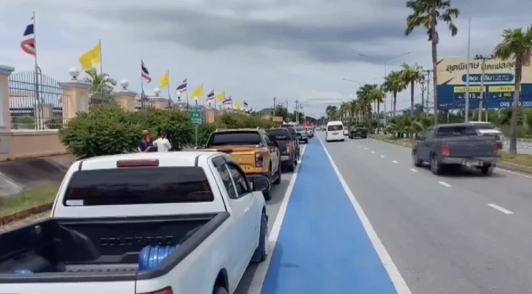 "รังสิมันต์ โรม" จี้ ตร. จับชายชุดดำทุบรถคาร์ม็อบขับไล่ "บิ๊กตู่" ที่ชลบุรี