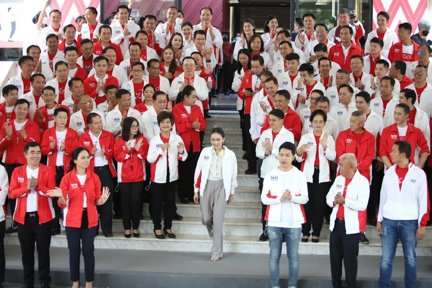 "เพื่อไทย"เปิดตัว 93 ว่าที่ผู้สมัครส.ส.อีสานลุยเลือกตั้งกวาดแลนด์สไลด์