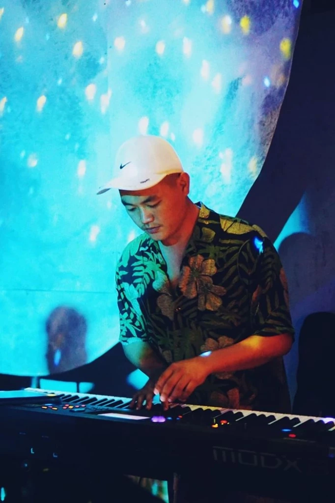 พันจ่าตรี รังสิมันต์ วนิชโรจนาการ หรือ จ่าวิน มือคีย์บอร์ดเมาท์เทนบี ผับ