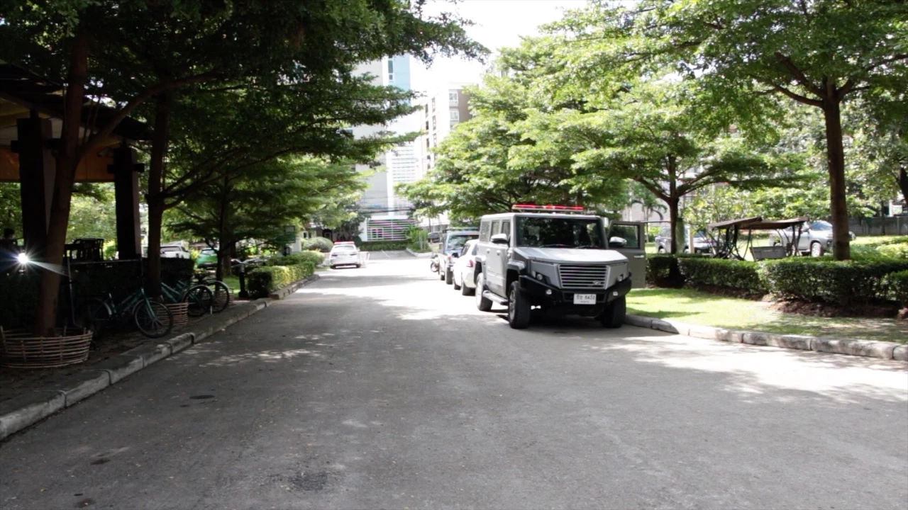 ล่าระทึก! 5 คนร้ายคดียาเสพติด ยิงตำรวจก่อนขับรถหลบหนี