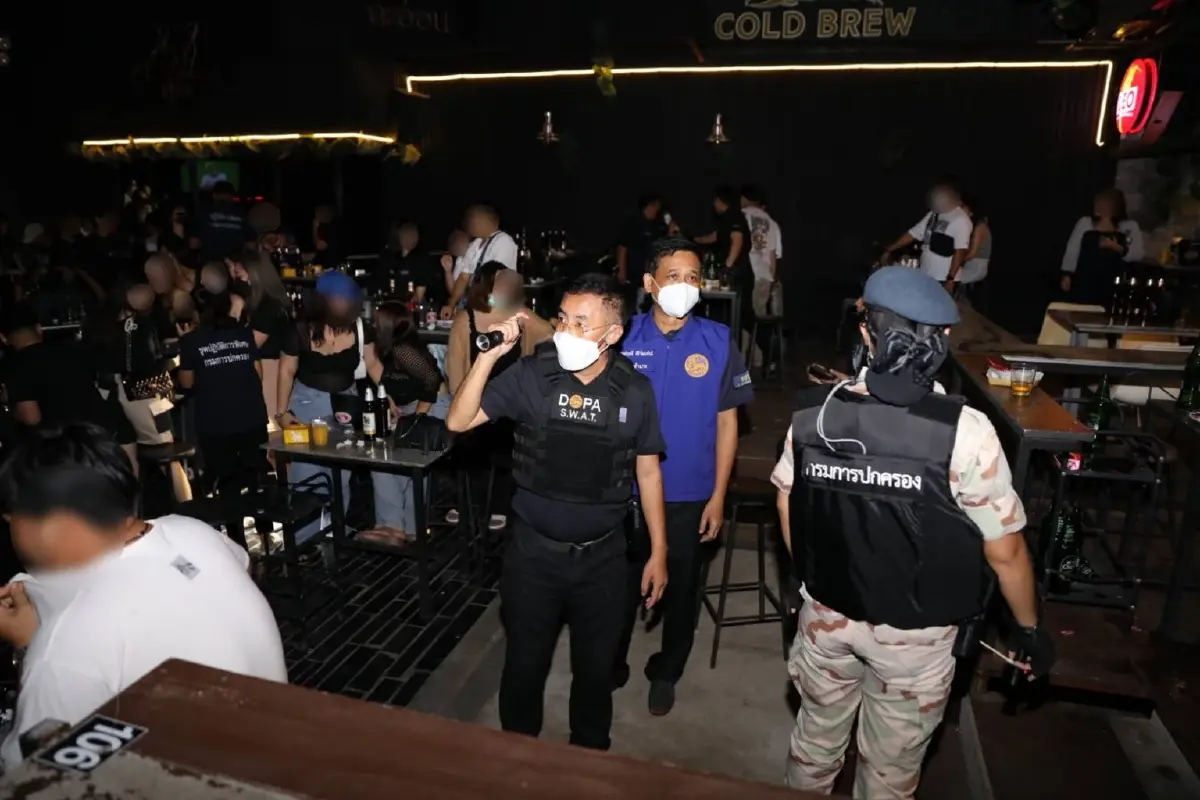 บุกจับ “ละอ่อน” ผับลับกลางเมืองแก่งคอย ไม่มีใบอนุญาต เด็กมั่วสุมเพียบ
