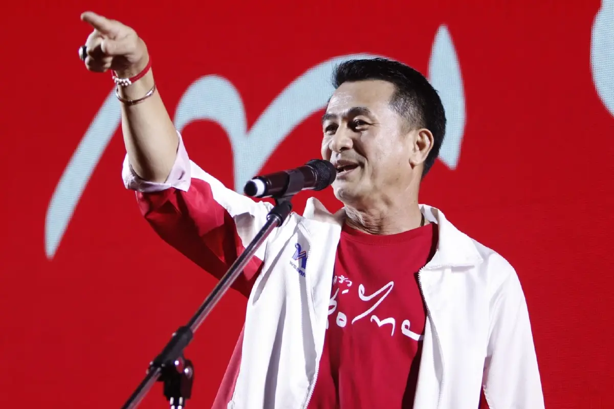 "เพื่อไทย" ดีเดย์จ่อยื่นศาลรธน.ปม วาระ "8 ปี นายกฯ" หวังล้มประยุทธ์