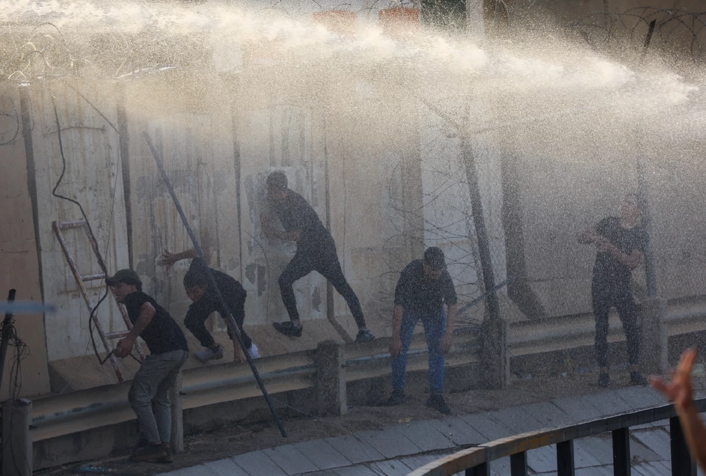 อิรักตึงเครียดสองม็อบประจัญหน้าใกล้รัฐสภา