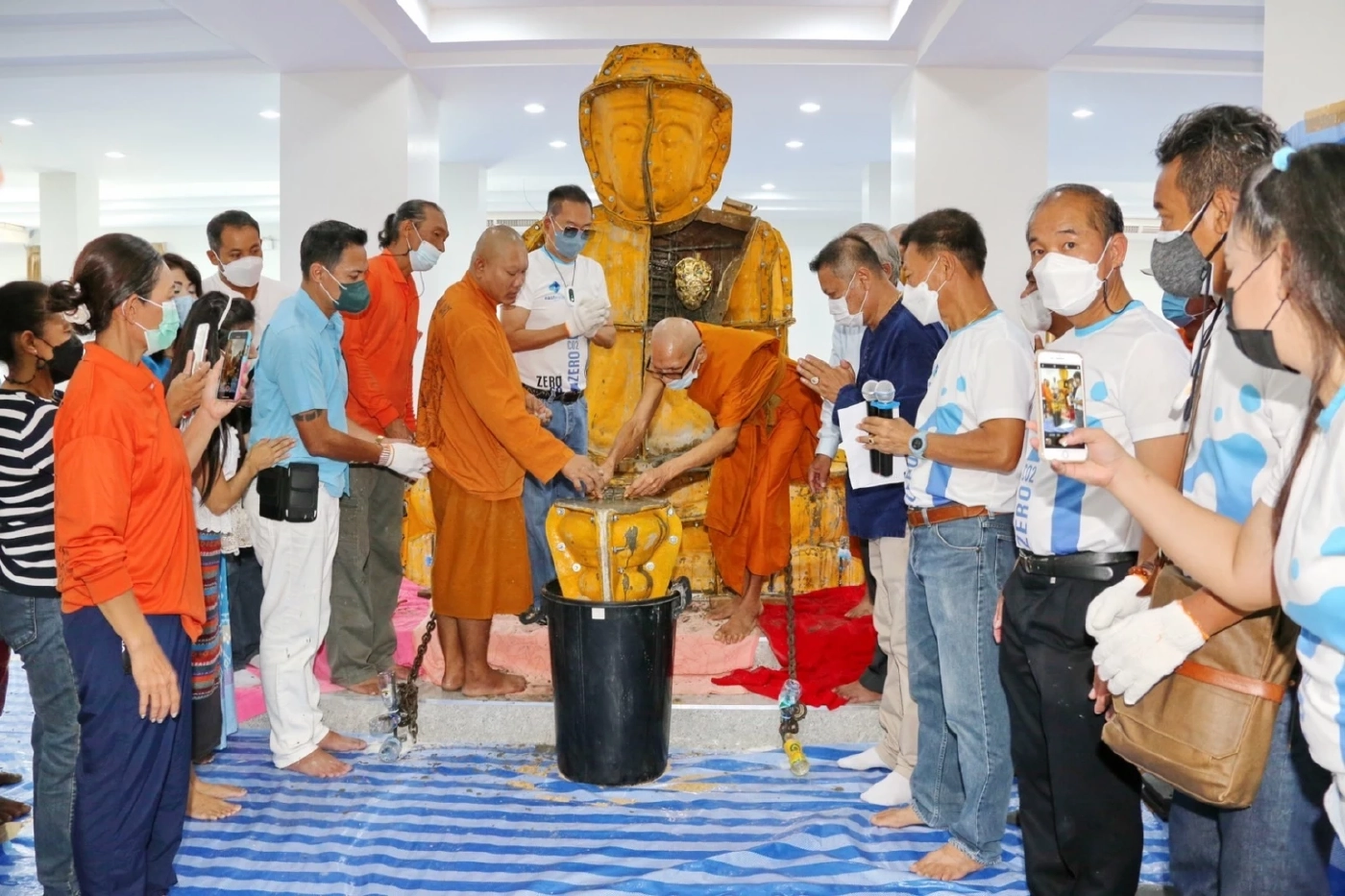 วัดท่าอิฐ ฉะเชิงเทรา ทำพิธีหล่อสมเด็จองค์ปฐมปางทรงเครื่ององค์จักรพรรดิ