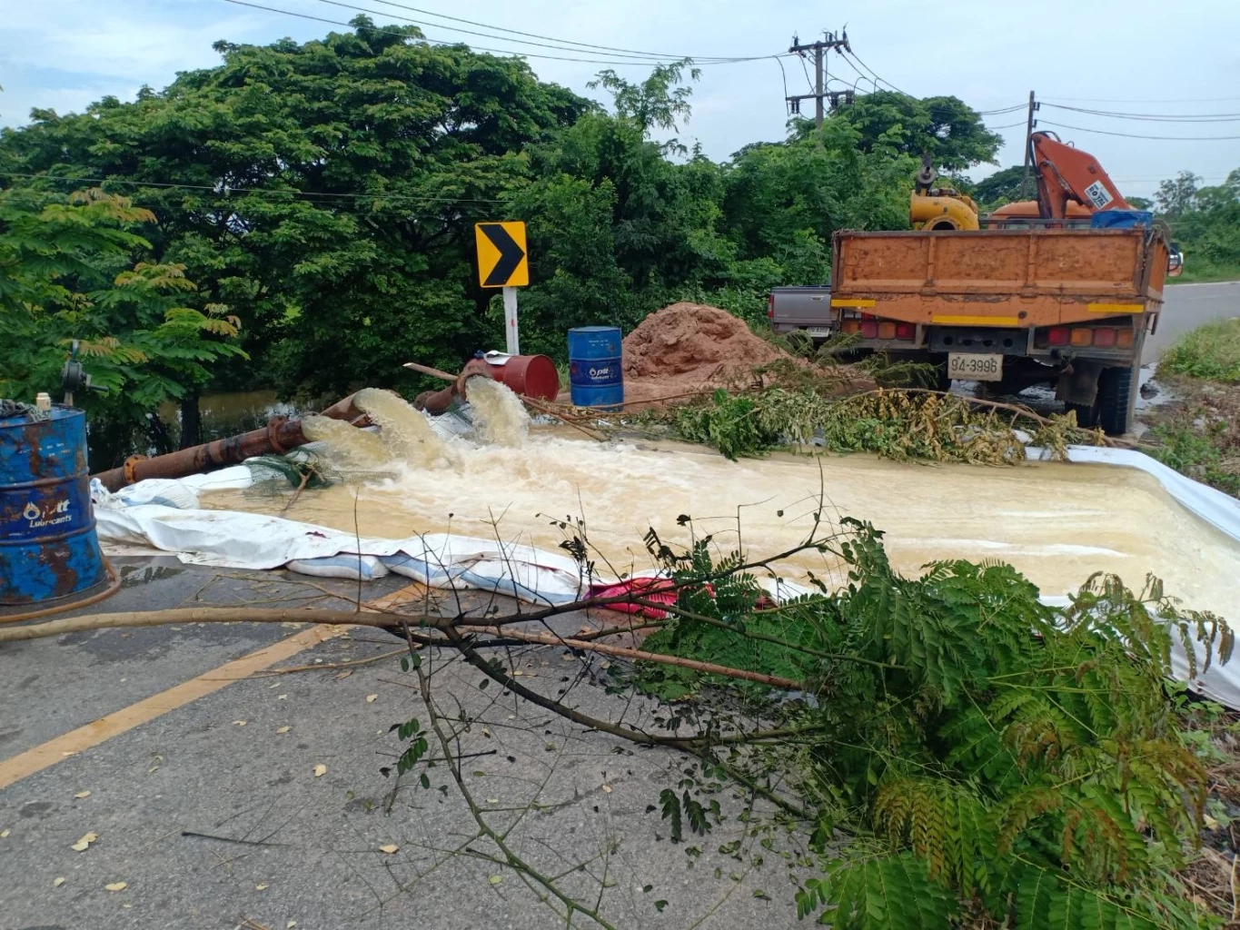 เร่งสูบน้ำออกรับมวลน้ำก้อนใหม่หวั่นน้ำท่วมพื้นที่เศรษฐกิจ