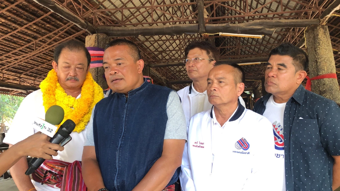 จตุพร  พรหมพันธ์ุ  กับ อารี ไกรนรา ในยุคเดินสายหาเสียงให้พรรคเพื่อชาติ 