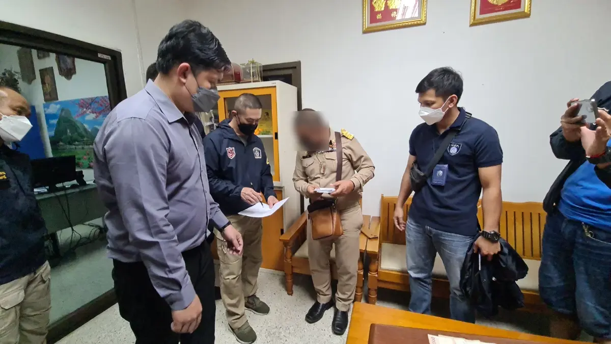 บุกรวบนายกเล็กเรียกหัวคิวค่าติดตั้งวงจรปิด