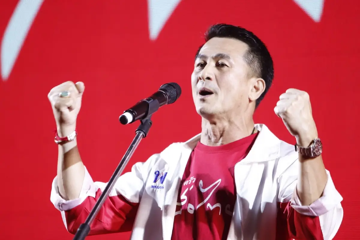 "เพื่อไทย" ดีเดย์จ่อยื่นศาลรธน.ปม วาระ "8 ปี นายกฯ" หวังล้มประยุทธ์