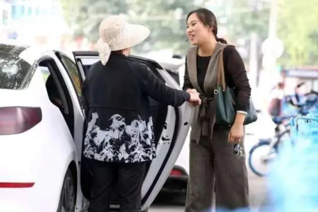 รู้จักกับอาชีพใหม่ มาแรง "นักกล่อมเมียน้อย" เลิกสามีชาวบ้าน แบบมืออาชีพ