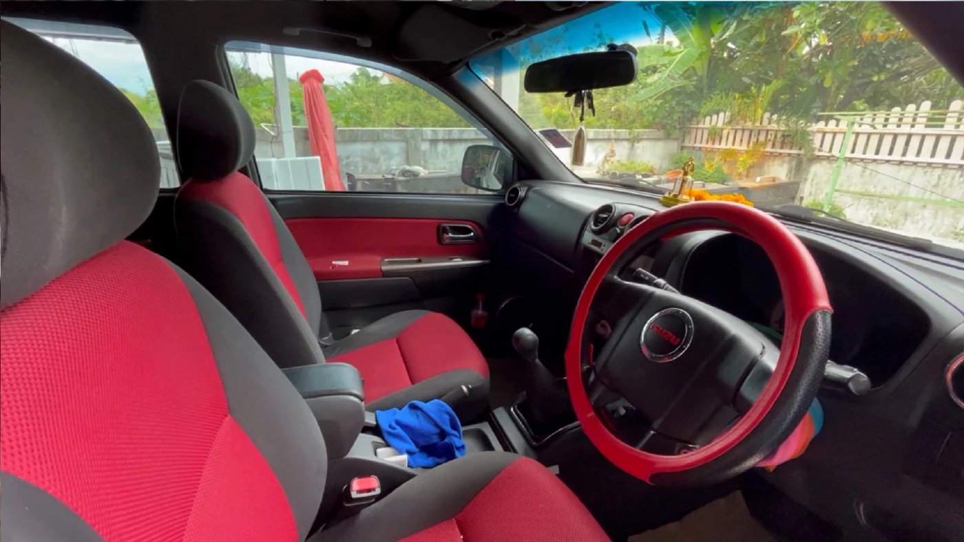 รัวจนพรุน 16 รู คนขับรอดตายเชื่อบารมีพระในรถคุ้มครอง