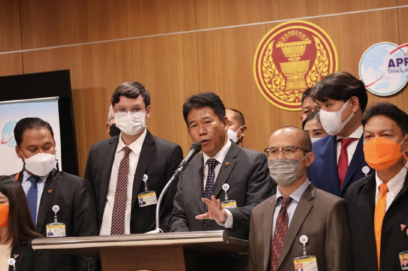 ก้าวไกล เปิดชื่อ 2 ส.ว. เอี่ยวฝากเจ๊นุช นั่งที่ปรึกษากิตติมศักดิ์ กมธ.สนช.