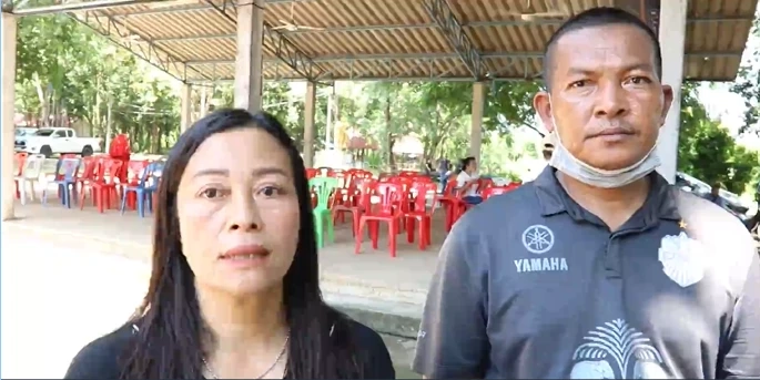 นางอมรรัตน์ คะริบรัมย์ อายุ 49 ปี พี่สะใภ้ผู้เสียชีวิต และเป็นรองนายกเทศมนตรีตำบลอีสาน 