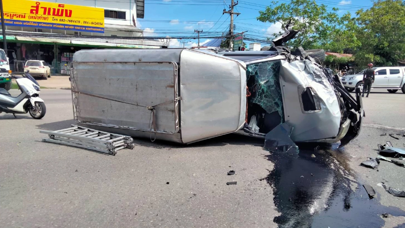 วีโก้ฝ่าไฟแดงชนสนั่นกลางสี่แยก บาดเจ็บ2ราย(มีคลิป)