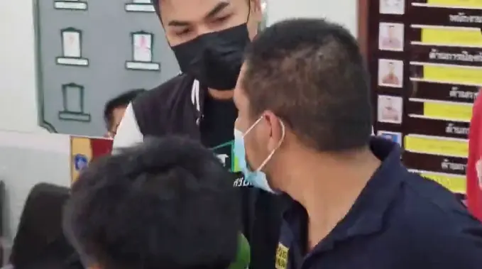 ตร.บางบัวทอง แจ้งข้อหาเพิ่มแอบอ้างยศ สิบตำรวจกำมะลอ ลวงสาวไปกักขัง