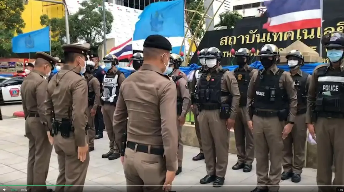 ตร.วางกำลังป้องกันช่างกลตีกัน ย่านปทุมวัน