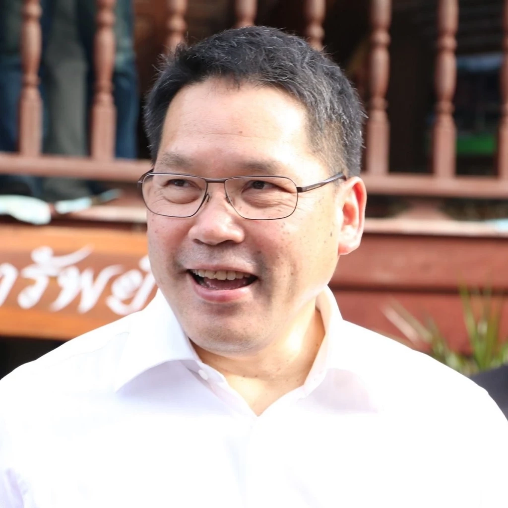 นายอุตตม สาวนายน  หัวหน้าพรรคสร้างอนาคตไทย 