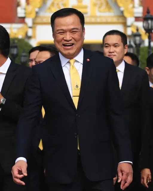 กูรูฟันธง ! นายกฯคนนอกเกิดแน่ เหมาะสุดคือ "ประวิตร" ส่วน "อนุทิน" ไม่มีใครเอา
