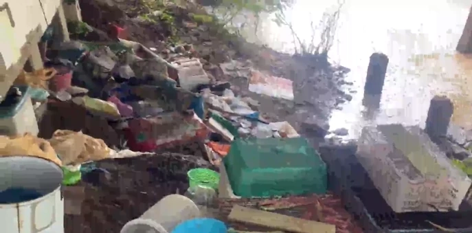 คนเร่ร่อนฆ่าโหดลุงหาหอย ใช้หินทับไว้ใต้น้ำ นั่งเฝ้านับสิบ ชม. เพื่ออำพราง